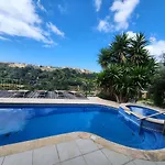 Nocleg ze śniadaniem Poolside Paradise, Private Comfort, Stunning Views, And Effortless Self Checkin