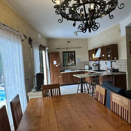 לינה וארוחת בוקר Poolside Paradise, Private Comfort, Stunning Views, And Effortless Self Checkin 3*