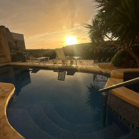 Poolside Paradise, Private Comfort, Stunning Views, And Effortless Self Checkin Nocleg ze śniadaniem 3*