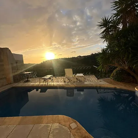 Poolside Paradise, Private Comfort, Stunning Views, And Effortless Self Checkin לינה וארוחת בוקר 3*