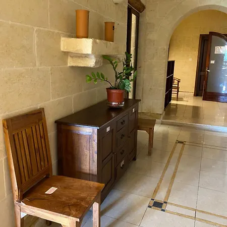 Couette-café Poolside Paradise, Private Comfort, Stunning Views, And Effortless Self Checkin