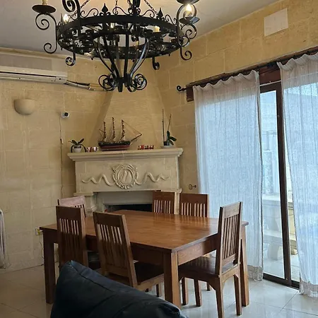 Poolside Paradise, Private Comfort, Stunning Views, And Effortless Self Checkin Couette-café Ghajn il-Kbira (Gozo)