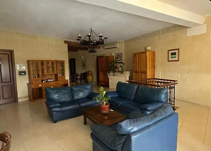 Bed and Breakfast Poolside Paradise, Private Comfort, Stunning Views, And Effortless Self Checkin Ghajn il-Kbira (Gozo)