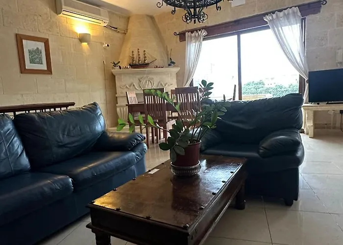 Bed and Breakfast Poolside Paradise, Private Comfort, Stunning Views, And Effortless Self Checkin