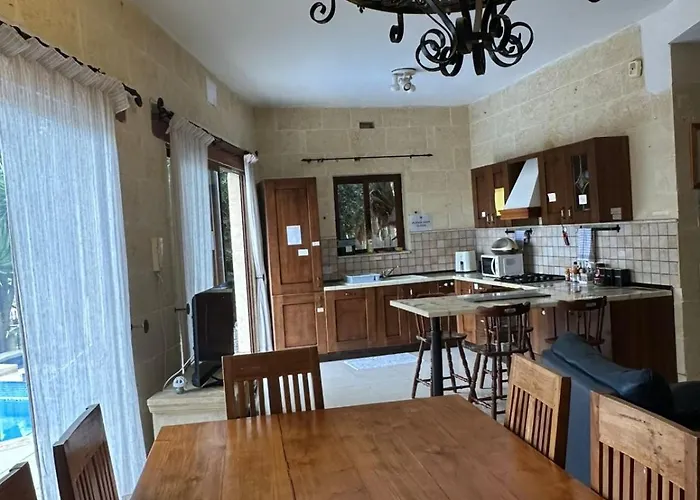 Bed and Breakfast Poolside Paradise, Private Comfort, Stunning Views, And Effortless Self Checkin 3*