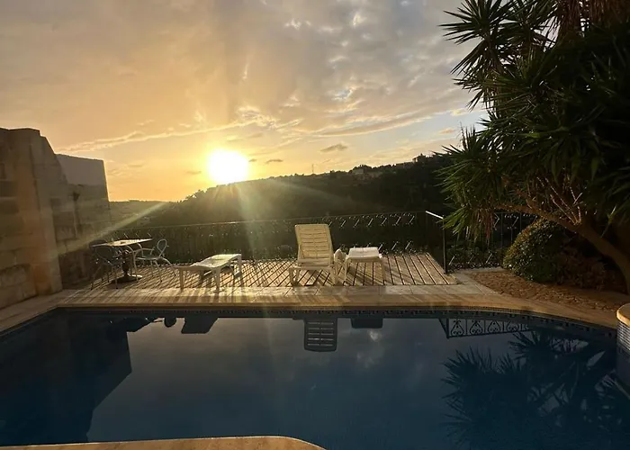 Poolside Paradise, Private Comfort, Stunning Views, And Effortless Self Checkin Bed and Breakfast 3*