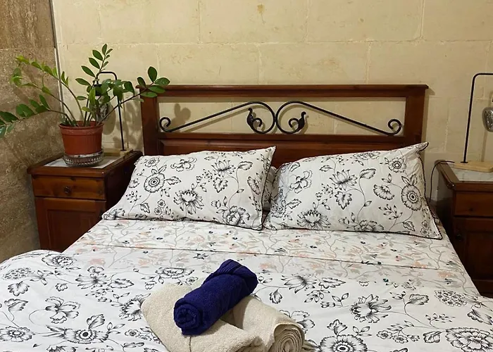Bed and Breakfast Poolside Paradise, Private Comfort, Stunning Views, And Effortless Self Checkin Ghajn il-Kbira (Gozo)