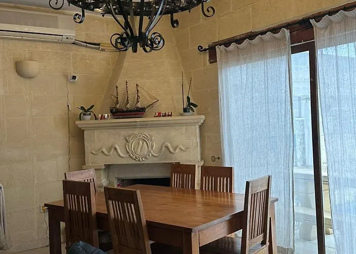 Poolside Paradise, Private Comfort, Stunning Views, And Effortless Self Checkin Bed and Breakfast Ghajn il-Kbira (Gozo)